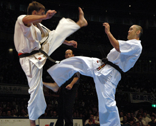 Norichika Tsukamoto vs Roman Nesterenko Shinkyokushin 2007